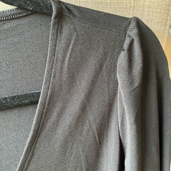 Banana Republic Women’s Black Cross Drape V Neck Blouse - Small - Picture 4 of 8